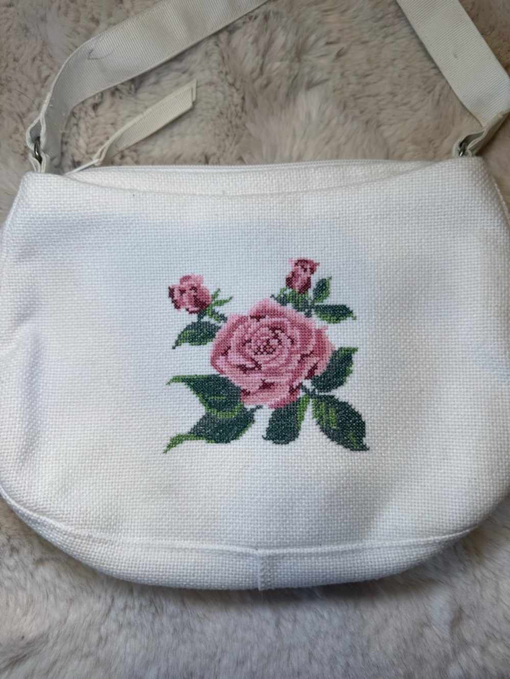 Vintage handmade Y2K White Crossbody Bag with Pink Rose Embroidery cottage core - Picture 2 of 7